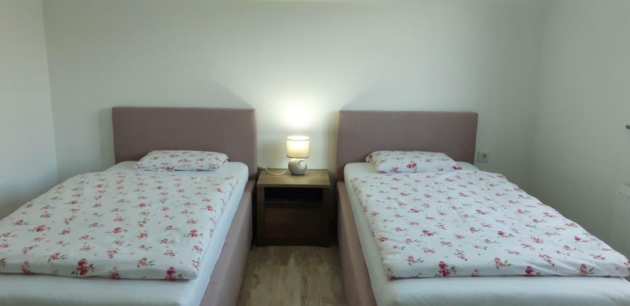 Apartmani Bilic Кореница Екстериор снимка